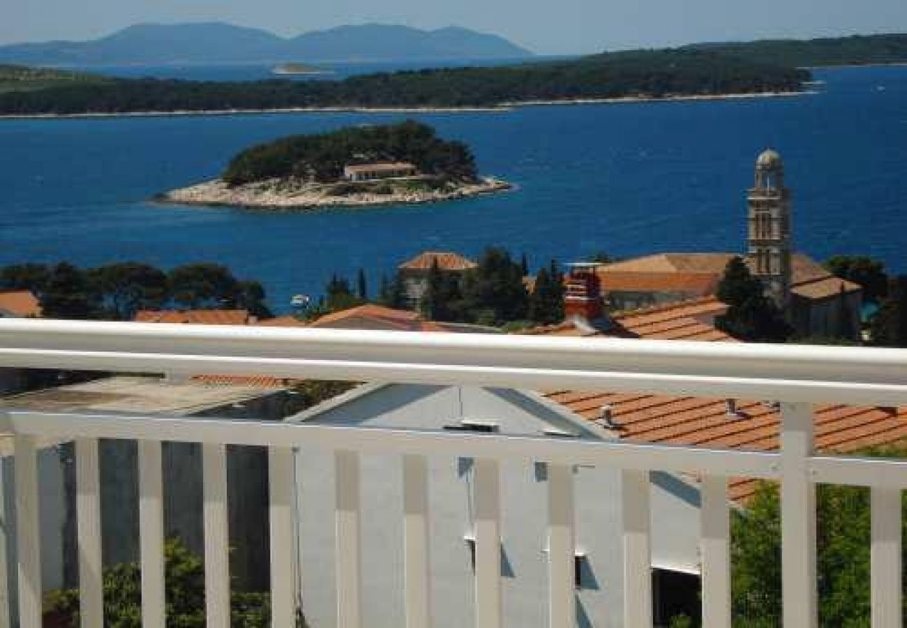 Rent by room in Hvar - Room in Hvar town with Seaview, Terrace, Air condition, WIFI (3666-3)