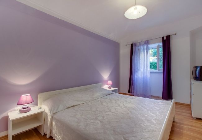 Apartment in Mali Lošinj - Apartment in Mali Lošinj with Terrace, Air condition, Washing machine (3683-1) Apartment in Mali Lošinj - Apartment in Mali Lošinj with Terrace, Air condition, Washing machine (3683-1)