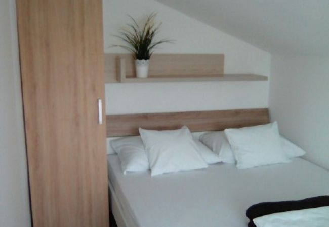 Apartment in Novi Vinodolski - Apartment in Novi Vinodolski with Seaview, Terrace, Air condition, WIFI (3667-4) Apartment in Novi Vinodolski - Apartment in Novi Vinodolski with Seaview, Terrace, Air condition, WIFI (3667-4)