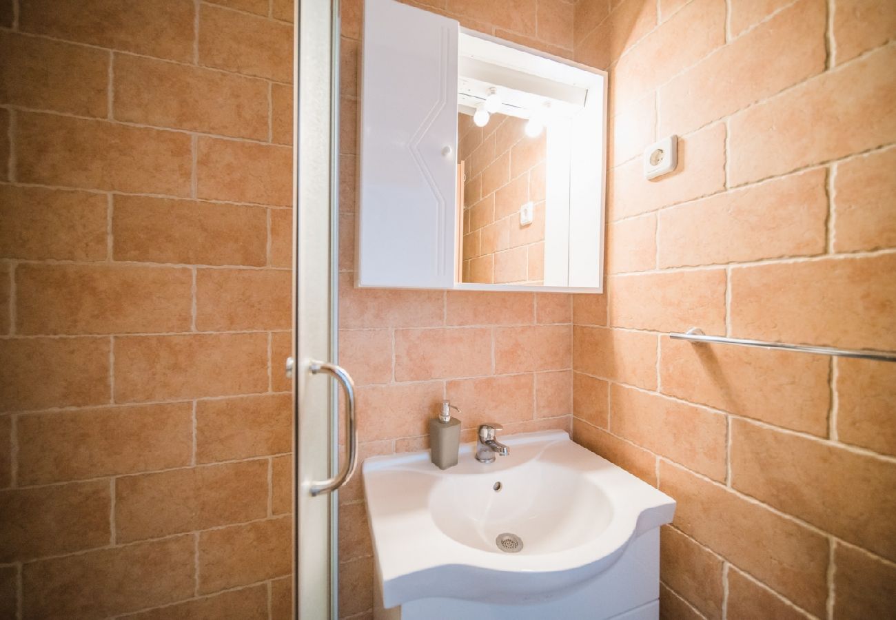 Studio in Žrnovo - Studio apartment in Žrnovo with Terrace, Air condition, WIFI (3709-1)