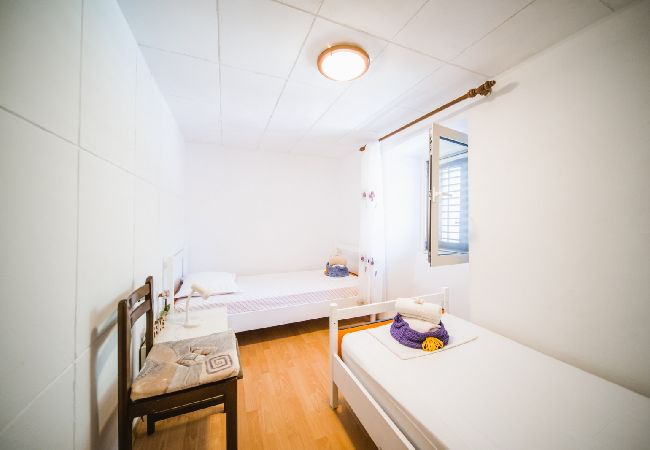 House in Žrnovo - Holiday Home in Žrnovo with Terrace, Air condition, WIFI (3709-2) House in Žrnovo - Holiday Home in Žrnovo with Terrace, Air condition, WIFI (3709-2)