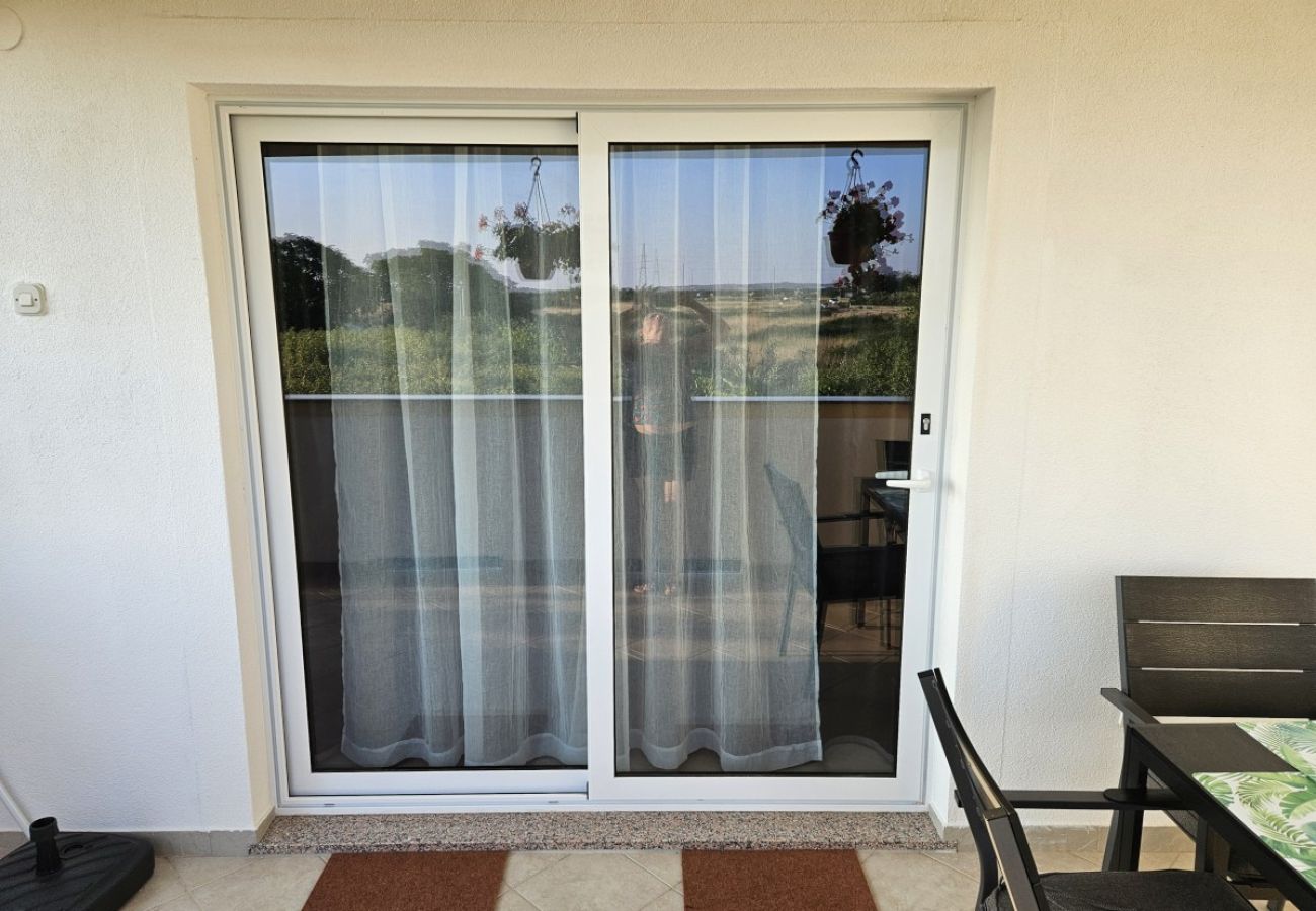 Apartment in Nin - Apartment in Nin with Terrace, Air condition, WIFI (3722-1)