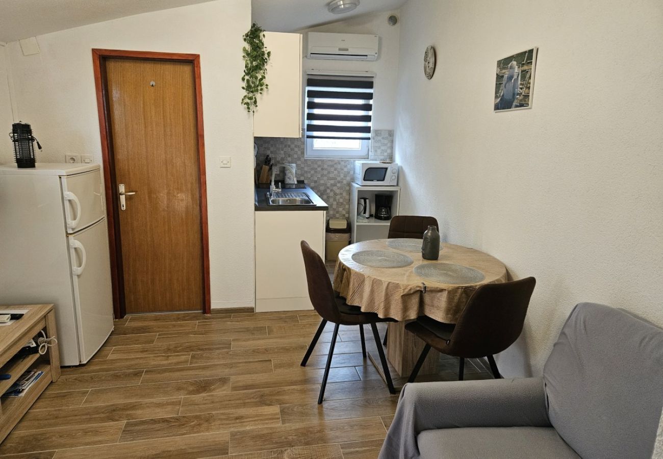 Apartment in Nin - Apartment in Nin with Terrace, Air condition, WIFI (3722-2)