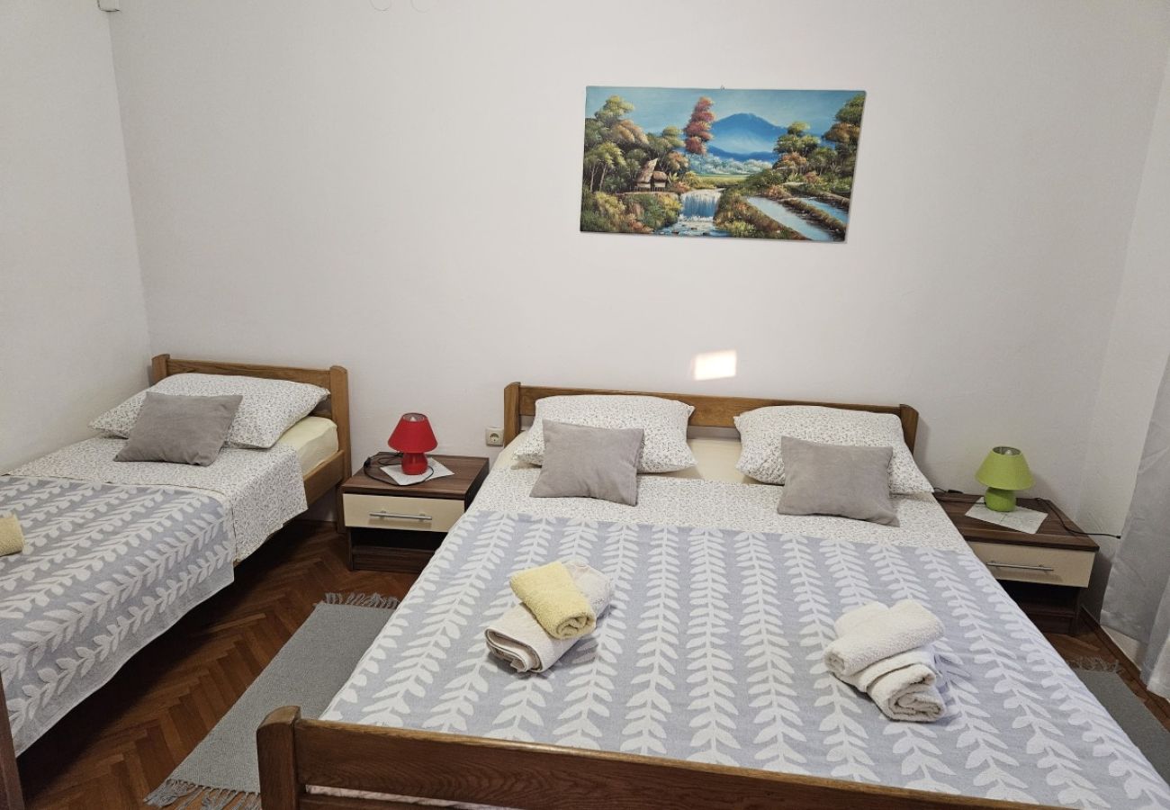 Apartment in Nin - Apartment in Nin with Terrace, Air condition, WIFI (3722-2)