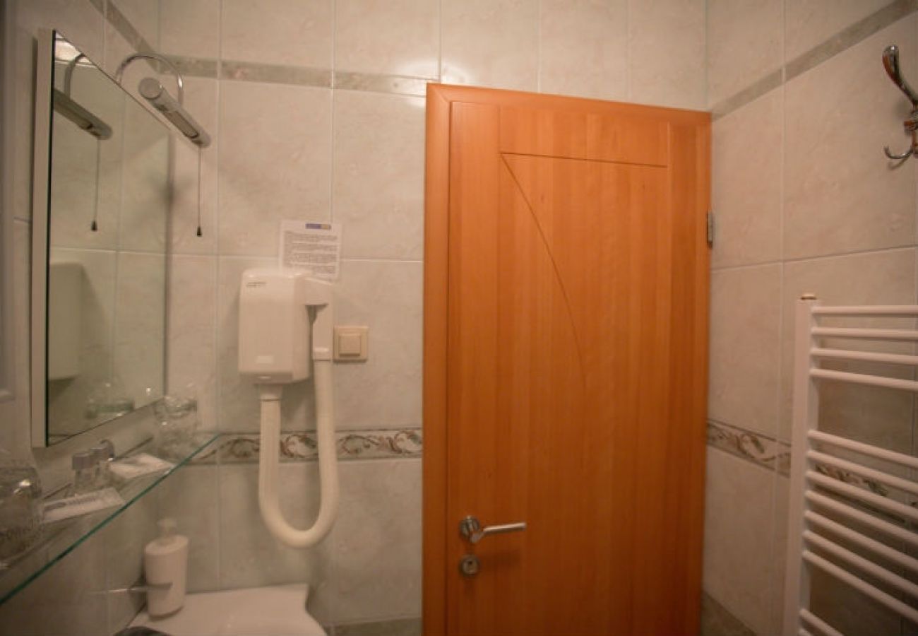 Rent by room in Novalja - Room in Novalja with Air condition, WIFI (3764-3)