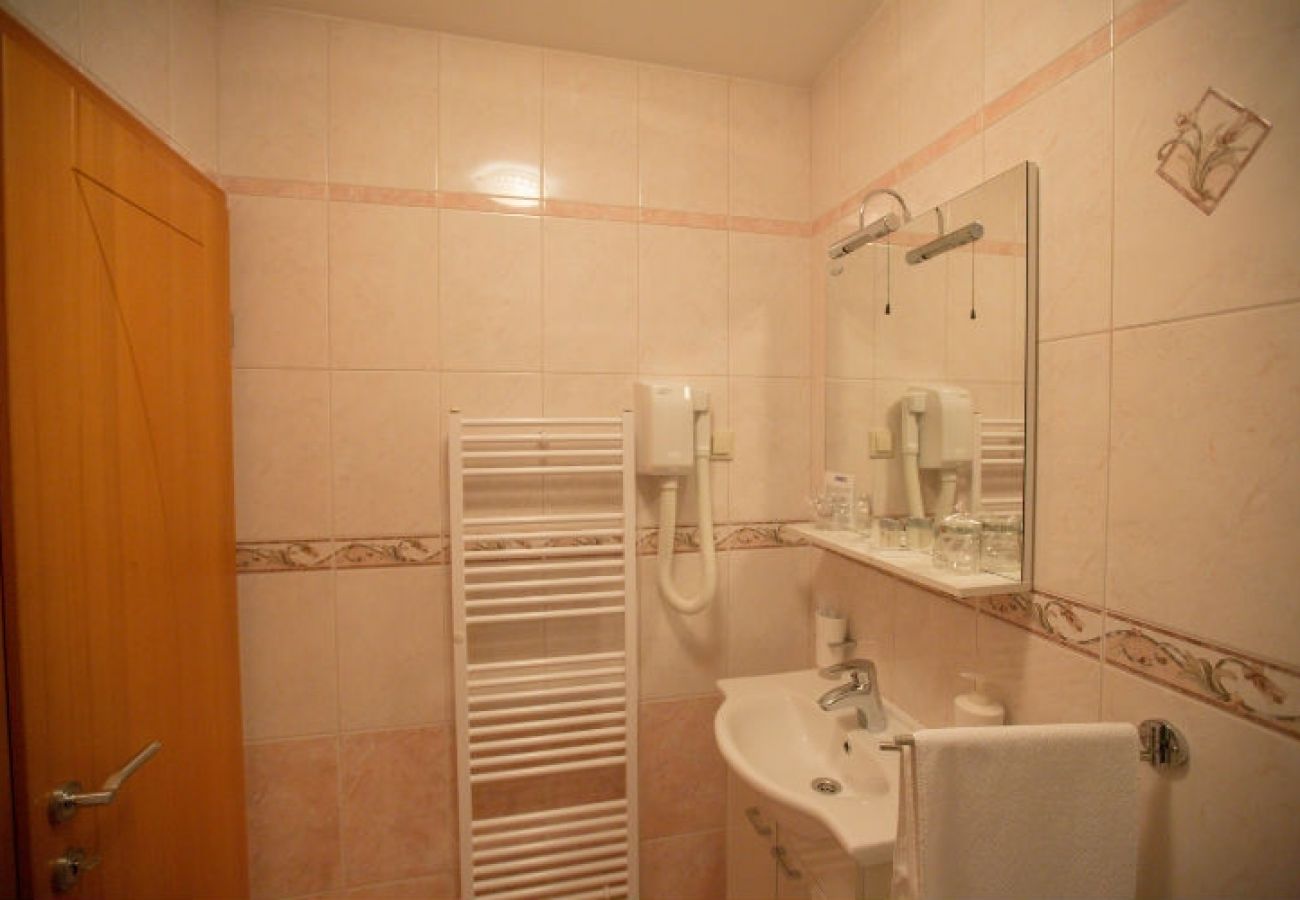 Rent by room in Novalja - Room in Novalja with Seaview, Balcony, Air condition, WIFI (3764-5)