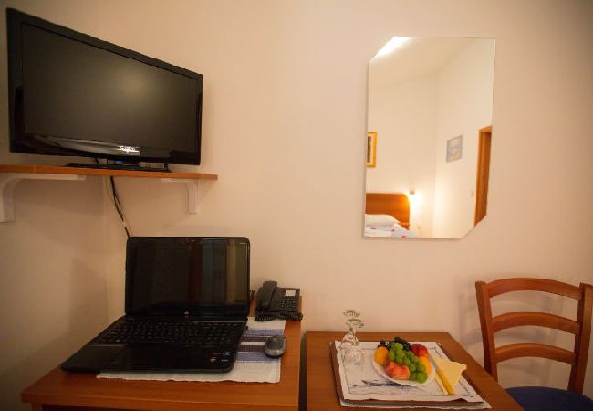 Rent by room in Novalja - Room in Novalja with Seaview, Balcony, Air condition, WIFI (3764-6) Rent by room in Novalja - Room in Novalja with Seaview, Balcony, Air condition, WIFI (3764-6)
