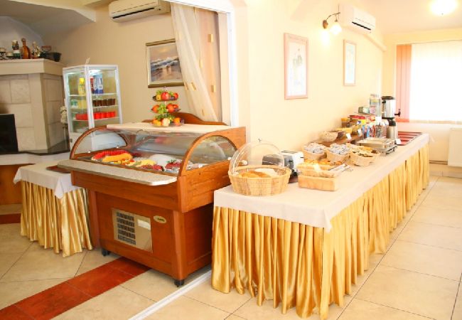 Rent by room in Novalja - Room in Novalja with Seaview, Balcony, Air condition, WIFI (3764-6) Rent by room in Novalja - Room in Novalja with Seaview, Balcony, Air condition, WIFI (3764-6)