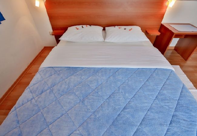 Rent by room in Novalja - Room in Novalja with Balcony, Air condition, WIFI (3764-8) Rent by room in Novalja - Room in Novalja with Balcony, Air condition, WIFI (3764-8)