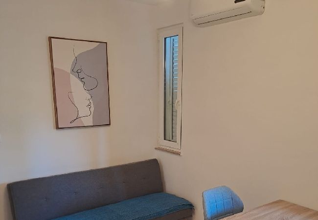Apartment in Punat - Apartment in Punat with Terrace, Air condition, WIFI, Washing machine (3829-2) Apartment in Punat - Apartment in Punat with Terrace, Air condition, WIFI, Washing machine (3829-2)