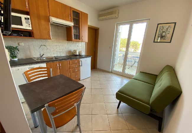 Apartment in Punat - Apartment in Punat with Terrace, Air condition, WIFI, Washing machine (3829-3) Apartment in Punat - Apartment in Punat with Terrace, Air condition, WIFI, Washing machine (3829-3)