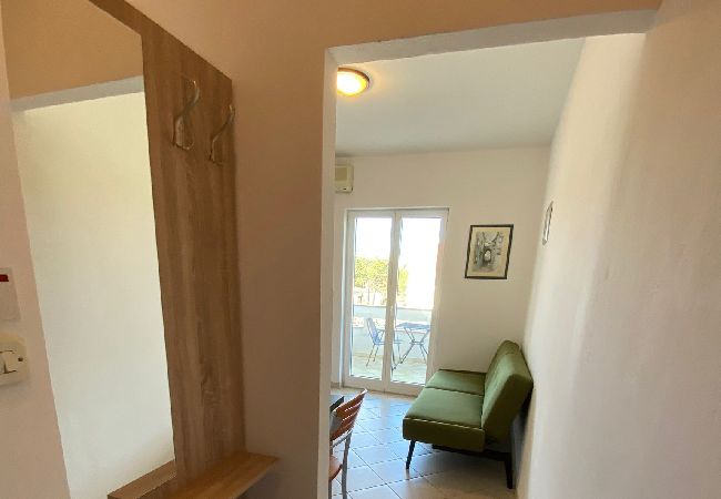 Apartment in Punat - Apartment in Punat with Terrace, Air condition, WIFI, Washing machine (3829-3) Apartment in Punat - Apartment in Punat with Terrace, Air condition, WIFI, Washing machine (3829-3)
