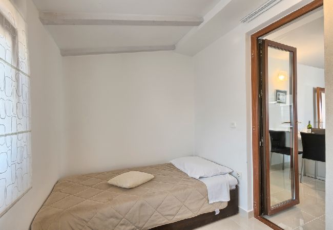 Apartment in Štinjan - Apartment in Štinjan with Seaview, Terrace, Air condition, WIFI (3326-2) Apartment in Štinjan - Apartment in Štinjan with Seaview, Terrace, Air condition, WIFI (3326-2)