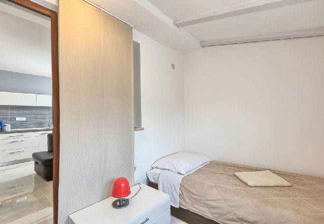 Apartment in Štinjan - Apartment in Štinjan with Seaview, Terrace, Air condition, WIFI (3326-2) Apartment in Štinjan - Apartment in Štinjan with Seaview, Terrace, Air condition, WIFI (3326-2)