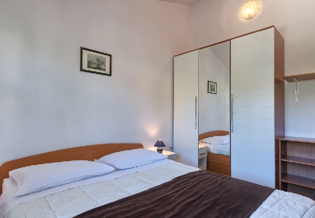 Apartment in Štinjan - Apartment in Štinjan with Seaview, Balcony, Air condition, WIFI (3326-5) Apartment in Štinjan - Apartment in Štinjan with Seaview, Balcony, Air condition, WIFI (3326-5)