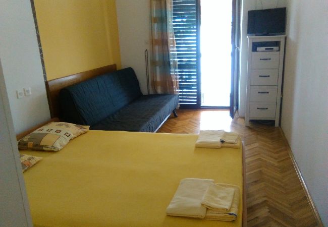 Apartment in Jadranovo - Apartment in Jadranovo with Seaview, Balcony, Air condition, WIFI (3856-2) Apartment in Jadranovo - Apartment in Jadranovo with Seaview, Balcony, Air condition, WIFI (3856-2)