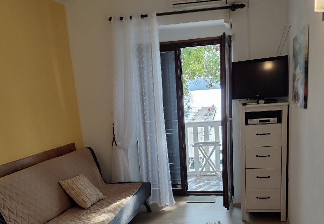 Apartment in Jadranovo - Apartment in Jadranovo with Seaview, Balcony, Air condition, WIFI (3856-2) Apartment in Jadranovo - Apartment in Jadranovo with Seaview, Balcony, Air condition, WIFI (3856-2)