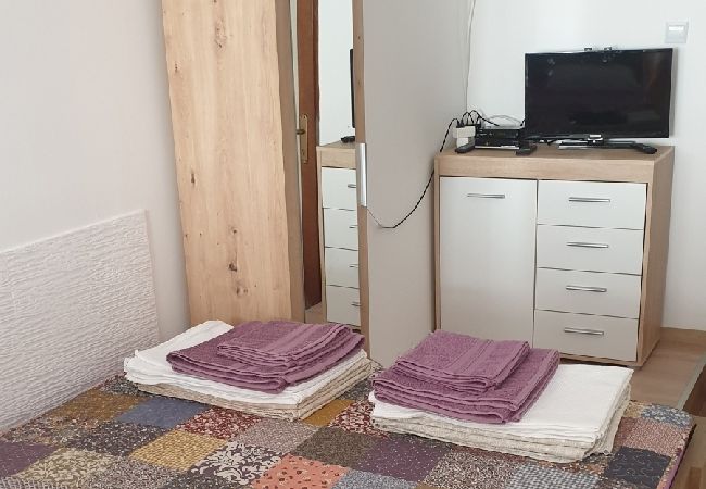 Studio in Jadranovo - Studio apartment in Jadranovo with Balcony, Air condition, WIFI (3856-3) Studio in Jadranovo - Studio apartment in Jadranovo with Balcony, Air condition, WIFI (3856-3)