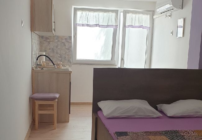 Studio in Jadranovo - Studio apartment in Jadranovo with Balcony, Air condition, WIFI (3856-3) Studio in Jadranovo - Studio apartment in Jadranovo with Balcony, Air condition, WIFI (3856-3)