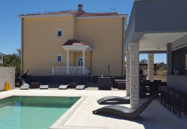 Rent by room in Nin - Room in Zaton (Zadar) with WIFI, Washing machine (4141-9) Rent by room in Nin - Room in Zaton (Zadar) with WIFI, Washing machine (4141-9)