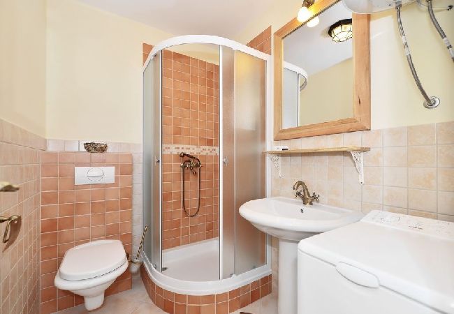 House in Omiš - Holiday Home in Omiš with Terrace, Air condition, WIFI, Washing machine (4183-1) House in Omiš - Holiday Home in Omiš with Terrace, Air condition, WIFI, Washing machine (4183-1)