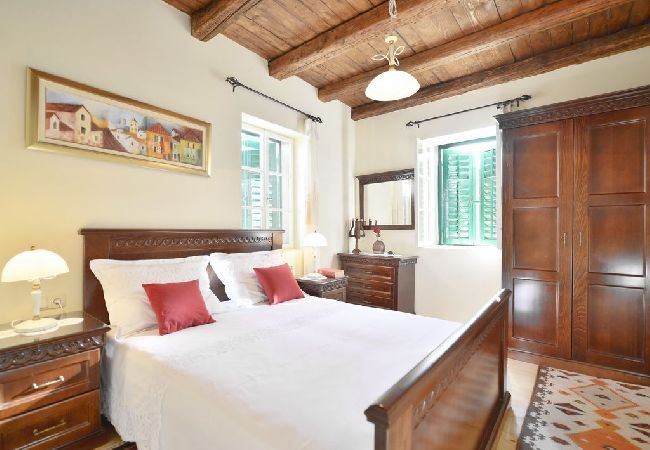 House in Omiš - Holiday Home in Omiš with Terrace, Air condition, WIFI, Washing machine (4183-1) House in Omiš - Holiday Home in Omiš with Terrace, Air condition, WIFI, Washing machine (4183-1)
