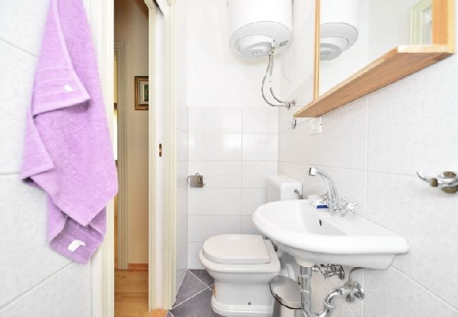 House in Omiš - Holiday Home in Omiš with Terrace, Air condition, WIFI, Washing machine (4183-1) House in Omiš - Holiday Home in Omiš with Terrace, Air condition, WIFI, Washing machine (4183-1)