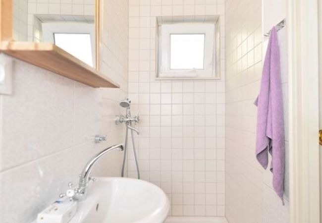 House in Omiš - Holiday Home in Omiš with Terrace, Air condition, WIFI, Washing machine (4183-1) House in Omiš - Holiday Home in Omiš with Terrace, Air condition, WIFI, Washing machine (4183-1)