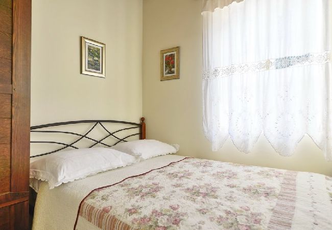 House in Omiš - Holiday Home in Omiš with Terrace, Air condition, WIFI, Washing machine (4183-1) House in Omiš - Holiday Home in Omiš with Terrace, Air condition, WIFI, Washing machine (4183-1)