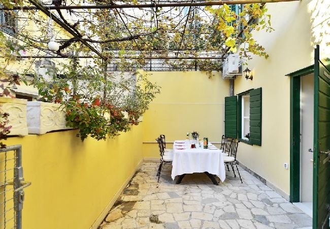 House in Omiš - Holiday Home in Omiš with Terrace, Air condition, WIFI, Washing machine (4183-1) House in Omiš - Holiday Home in Omiš with Terrace, Air condition, WIFI, Washing machine (4183-1)