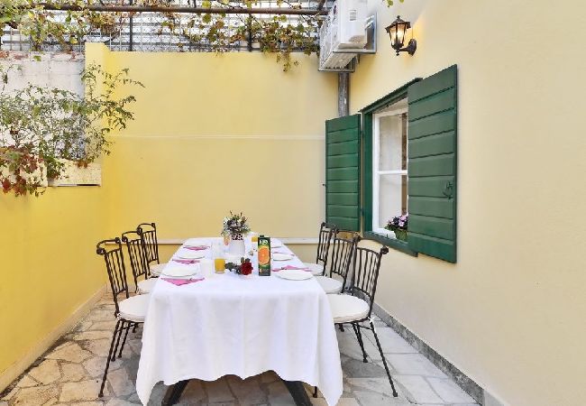 House in Omiš - Holiday Home in Omiš with Terrace, Air condition, WIFI, Washing machine (4183-1) House in Omiš - Holiday Home in Omiš with Terrace, Air condition, WIFI, Washing machine (4183-1)