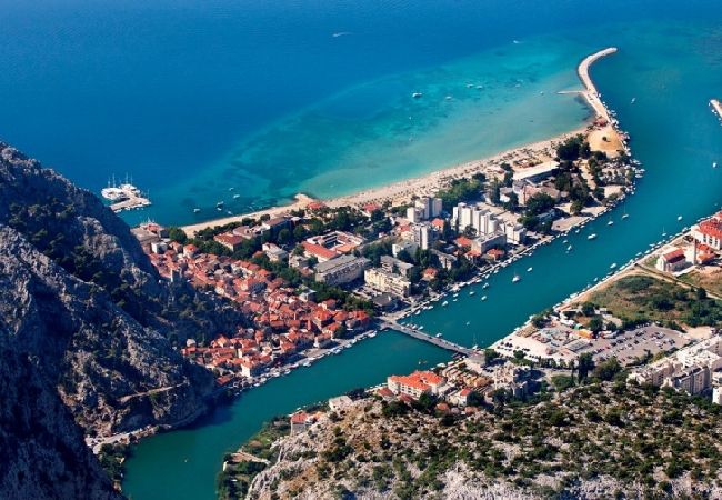 House in Omiš - Holiday Home in Omiš with Terrace, Air condition, WIFI, Washing machine (4183-1) House in Omiš - Holiday Home in Omiš with Terrace, Air condition, WIFI, Washing machine (4183-1)