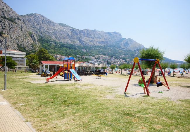 House in Omiš - Holiday Home in Omiš with Terrace, Air condition, WIFI, Washing machine (4183-1) House in Omiš - Holiday Home in Omiš with Terrace, Air condition, WIFI, Washing machine (4183-1)