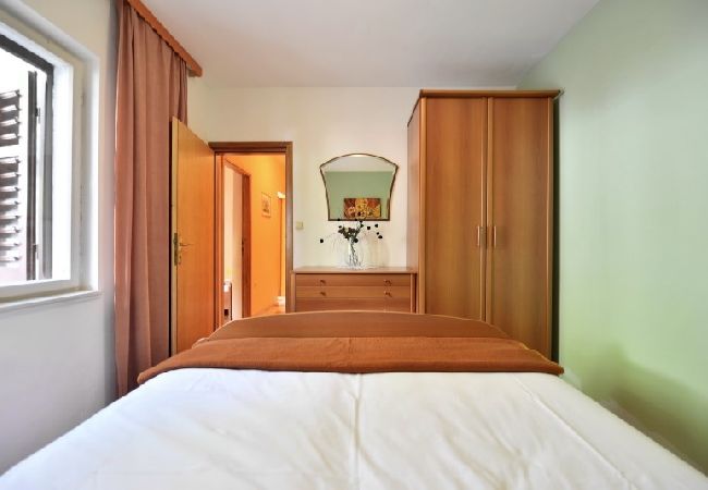 Apartment in Lokva Rogoznica - Apartment in Lokva Rogoznica with Seaview, Balcony, Air condition (4184-4) Apartment in Lokva Rogoznica - Apartment in Lokva Rogoznica with Seaview, Balcony, Air condition (4184-4)