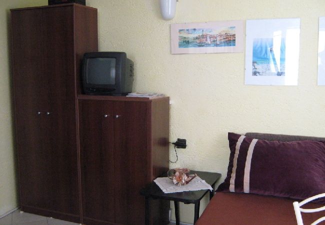 Studio in Novi Vinodolski - Studio apartment in Novi Vinodolski with Terrace, Air condition, WIFI (4208-1) Studio in Novi Vinodolski - Studio apartment in Novi Vinodolski with Terrace, Air condition, WIFI (4208-1)