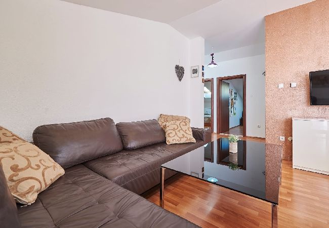 Apartment in Trogir - Apartment in Trogir with Terrace, Air condition, WIFI, Washing machine (4215-1) Apartment in Trogir - Apartment in Trogir with Terrace, Air condition, WIFI, Washing machine (4215-1)