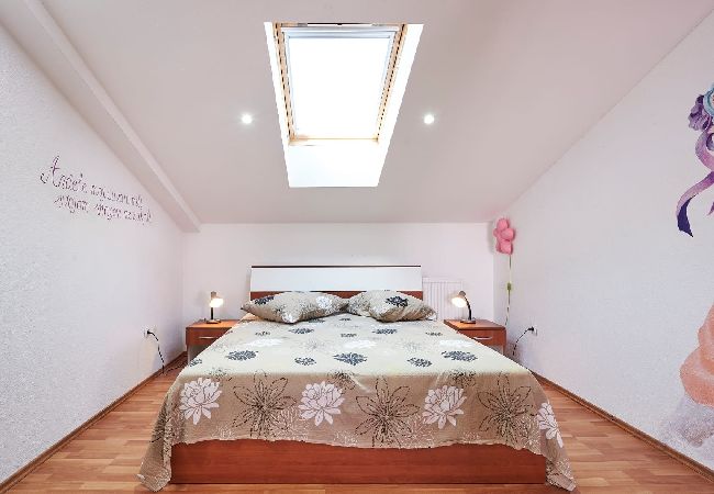 Apartment in Trogir - Apartment in Trogir with Terrace, Air condition, WIFI, Washing machine (4215-1) Apartment in Trogir - Apartment in Trogir with Terrace, Air condition, WIFI, Washing machine (4215-1)