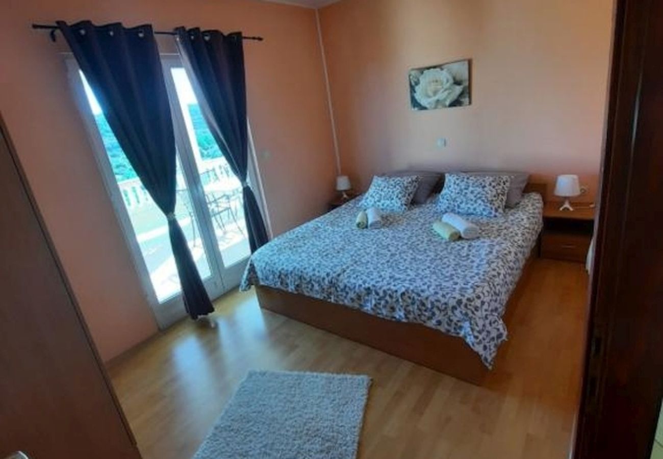 Apartment in Kampor - Apartment in Kampor with Terrace, Air condition, WIFI (4235-3)