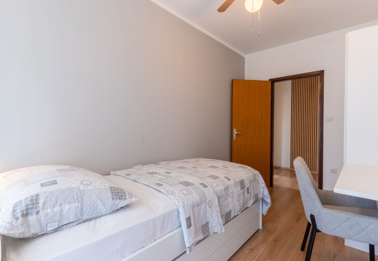 Apartment in Cres - Apartment in Cres with Seaview, Balcony, Air condition, WIFI (4249-1)