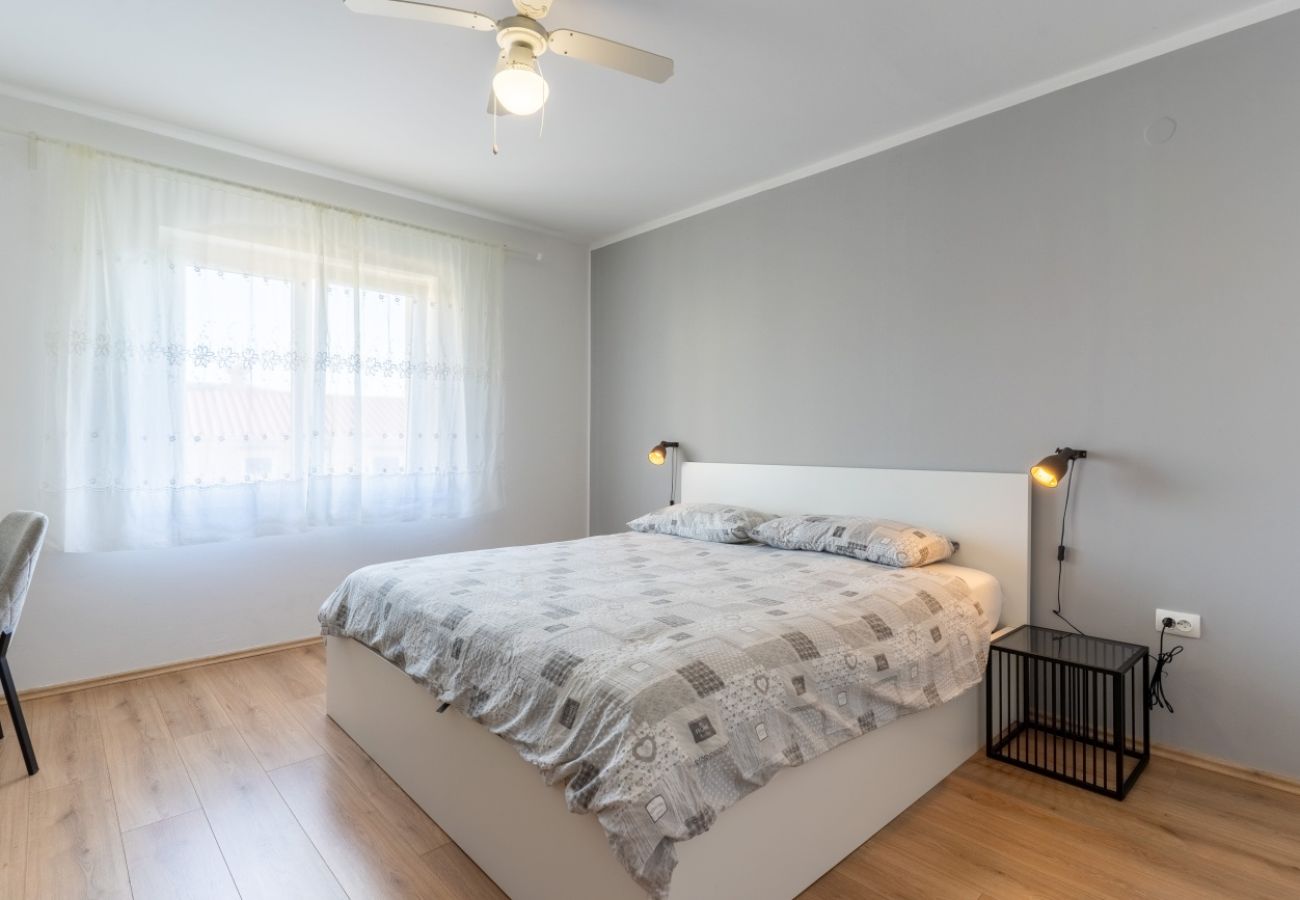 Apartment in Cres - Apartment in Cres with Seaview, Balcony, Air condition, WIFI (4249-1)