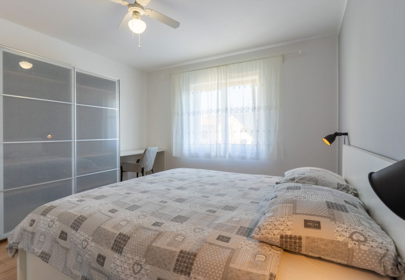 Apartment in Cres - Apartment in Cres with Seaview, Balcony, Air condition, WIFI (4249-1)