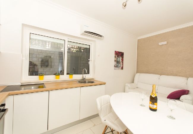 Apartment in Trogir - Apartment in Trogir with Seaview, Terrace, Air condition, WIFI (3459-3) Apartment in Trogir - Apartment in Trogir with Seaview, Terrace, Air condition, WIFI (3459-3)