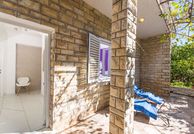 Apartment in Trogir - Apartment in Trogir with Seaview, Terrace, Air condition, WIFI (3459-3) Apartment in Trogir - Apartment in Trogir with Seaview, Terrace, Air condition, WIFI (3459-3)