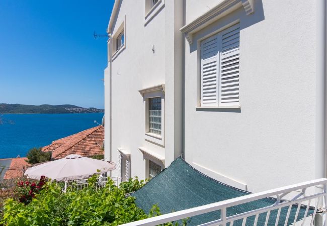Apartment in Trogir - Apartment in Trogir with Seaview, Terrace, Air condition, WIFI (3459-3) Apartment in Trogir - Apartment in Trogir with Seaview, Terrace, Air condition, WIFI (3459-3)