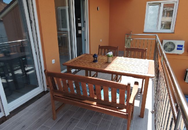 Apartment in Biograd na moru - Apartment in Biograd na Moru with Balcony, Air condition, WIFI (4269-4) Apartment in Biograd na moru - Apartment in Biograd na Moru with Balcony, Air condition, WIFI (4269-4)