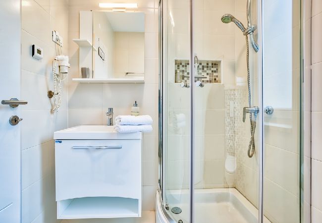 Apartment in Rovinj - Apartment in Rovinj with Terrace, Air condition, WIFI, Dishwasher (4286-1) Apartment in Rovinj - Apartment in Rovinj with Terrace, Air condition, WIFI, Dishwasher (4286-1)