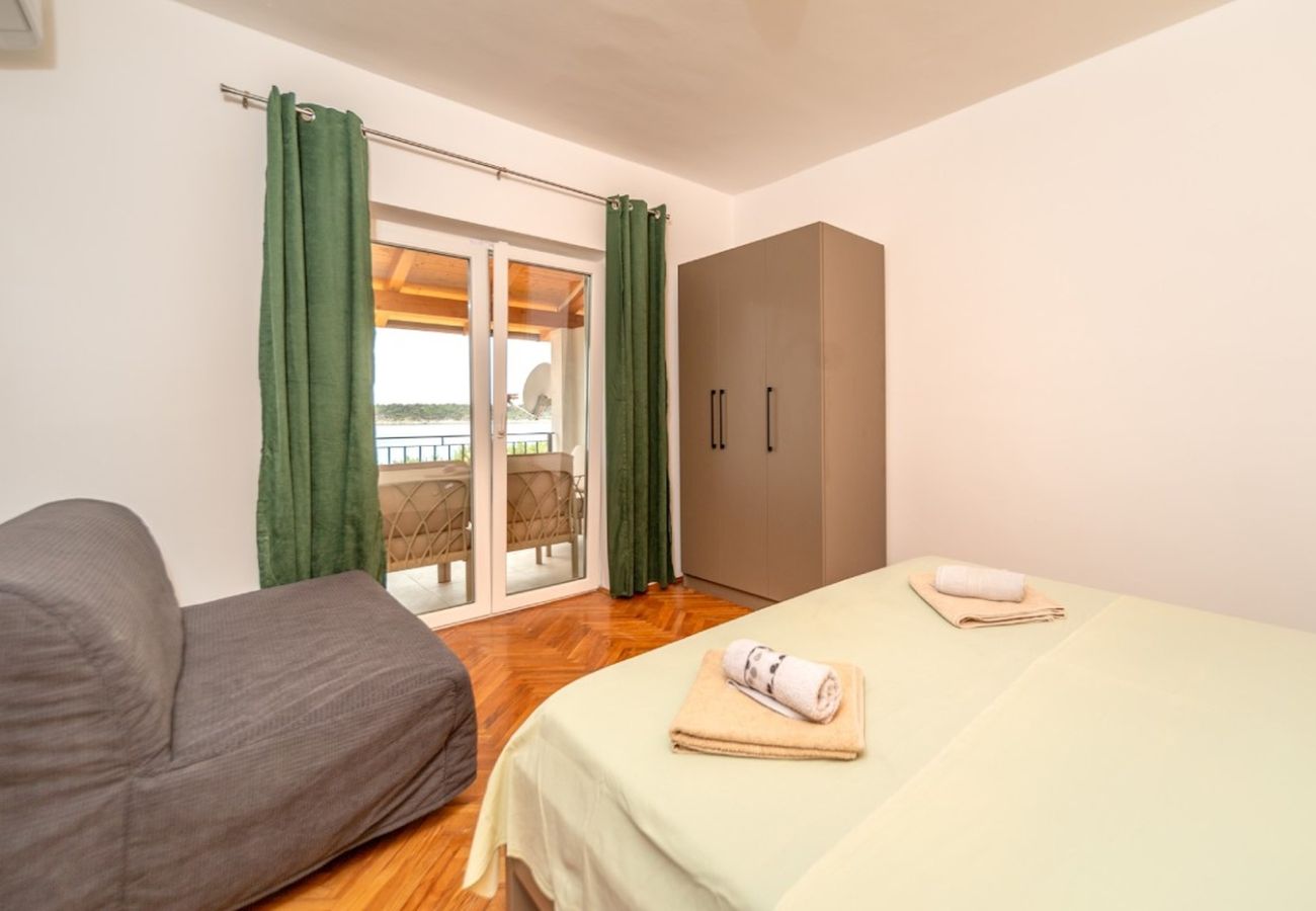 Apartment in Rab - Apartment in Barbat with Seaview, Balcony, Air condition (660-5)