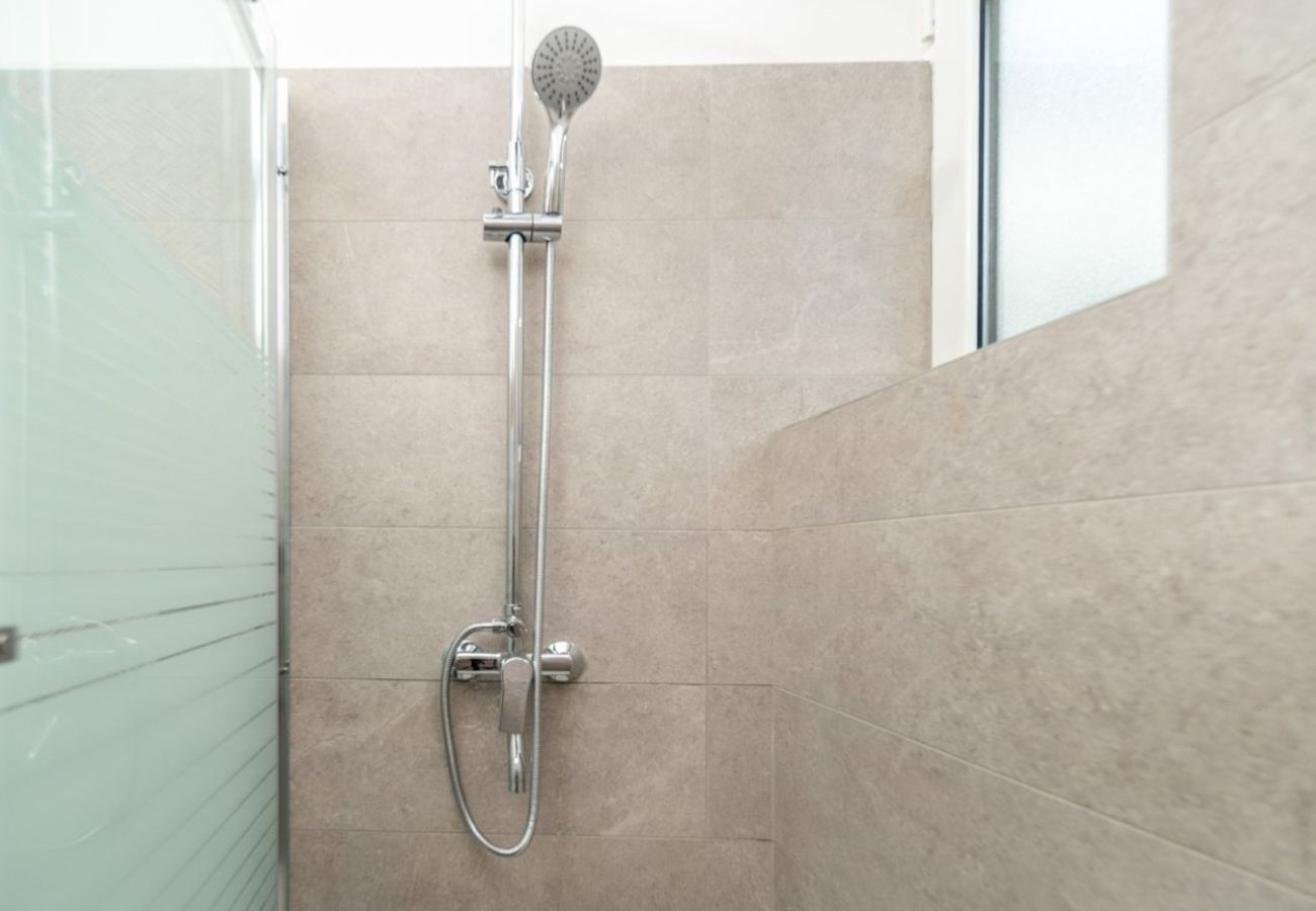 Apartment in Rab - Apartment in Barbat with Seaview, Balcony, Air condition (660-5)