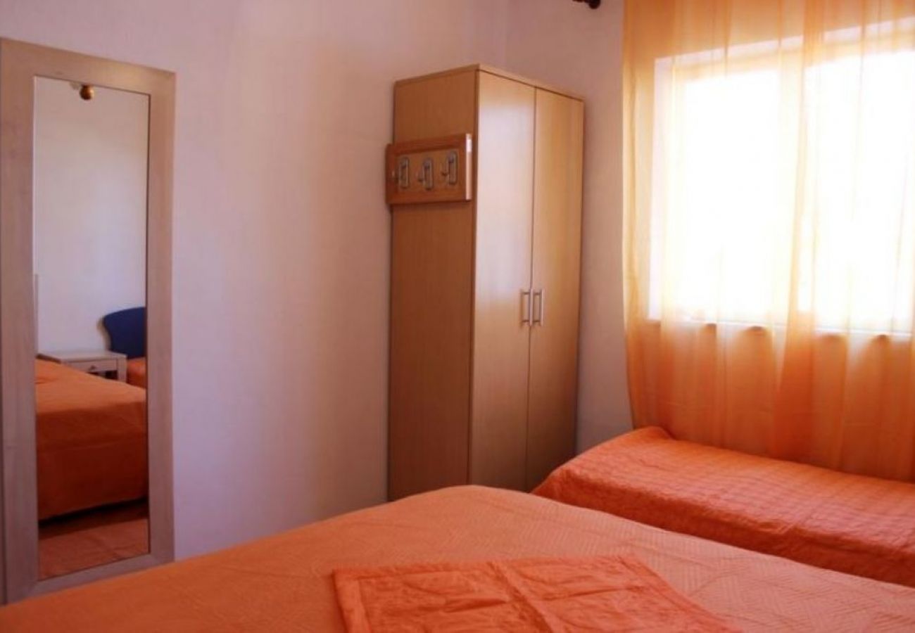 Apartment in Supetar - Apartment in Supetar with Terrace, Air condition, WIFI, Washing machine (4300-2)