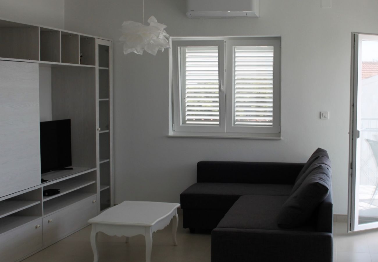 Apartment in Tribunj - Apartment in Tribunj with Seaview, Balcony, Air condition, WIFI (4303-3)